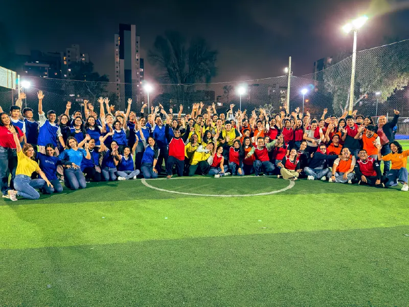 Team building outdoor en Lima — dinámica de liderazgo