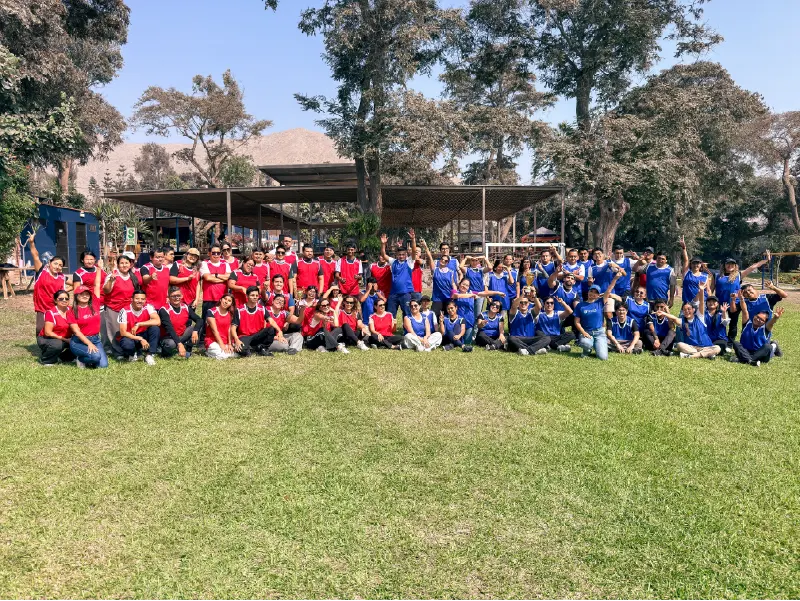 Team building outdoor en Lima — dinámica de liderazgo